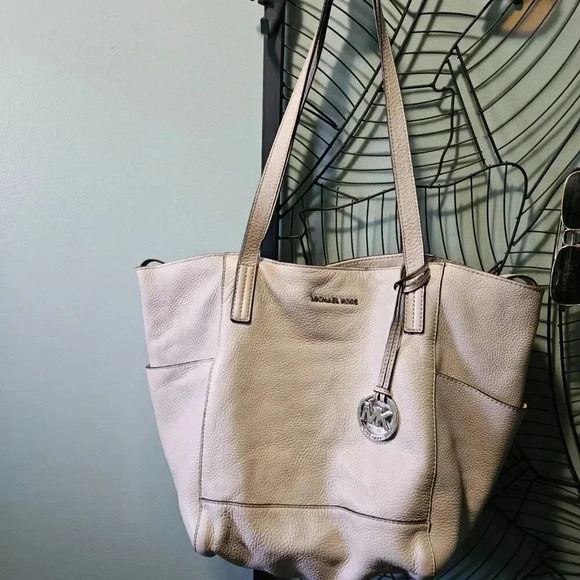 Michael Kors |  Slouchy Leather Beige Tote Bag - Picture 2 of 16